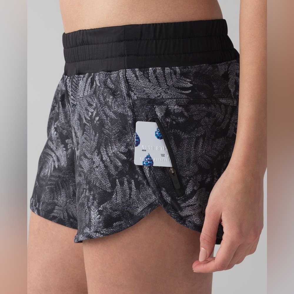 RARE Lululemon Tracker Short Size 6